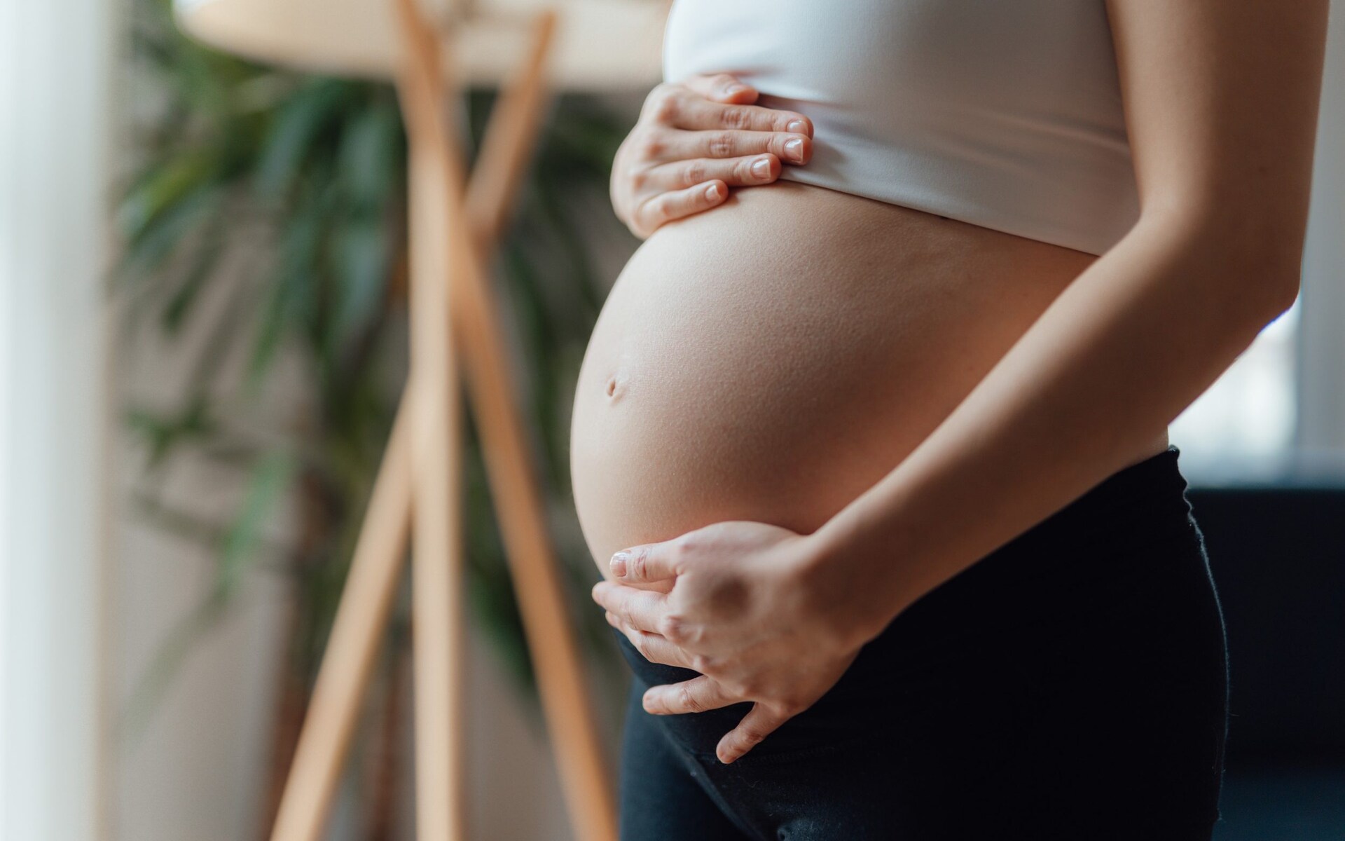 Australian woman gives birth to twins with different fathers