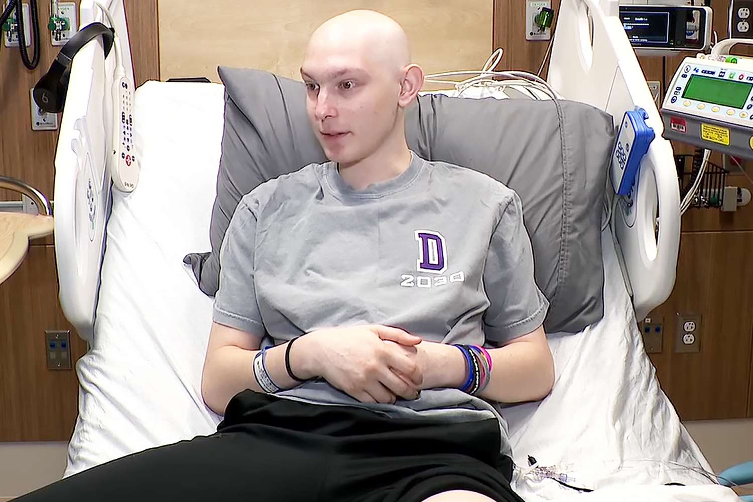 Xander Bickers in the hospital Credit: WSB-TV/Youtube