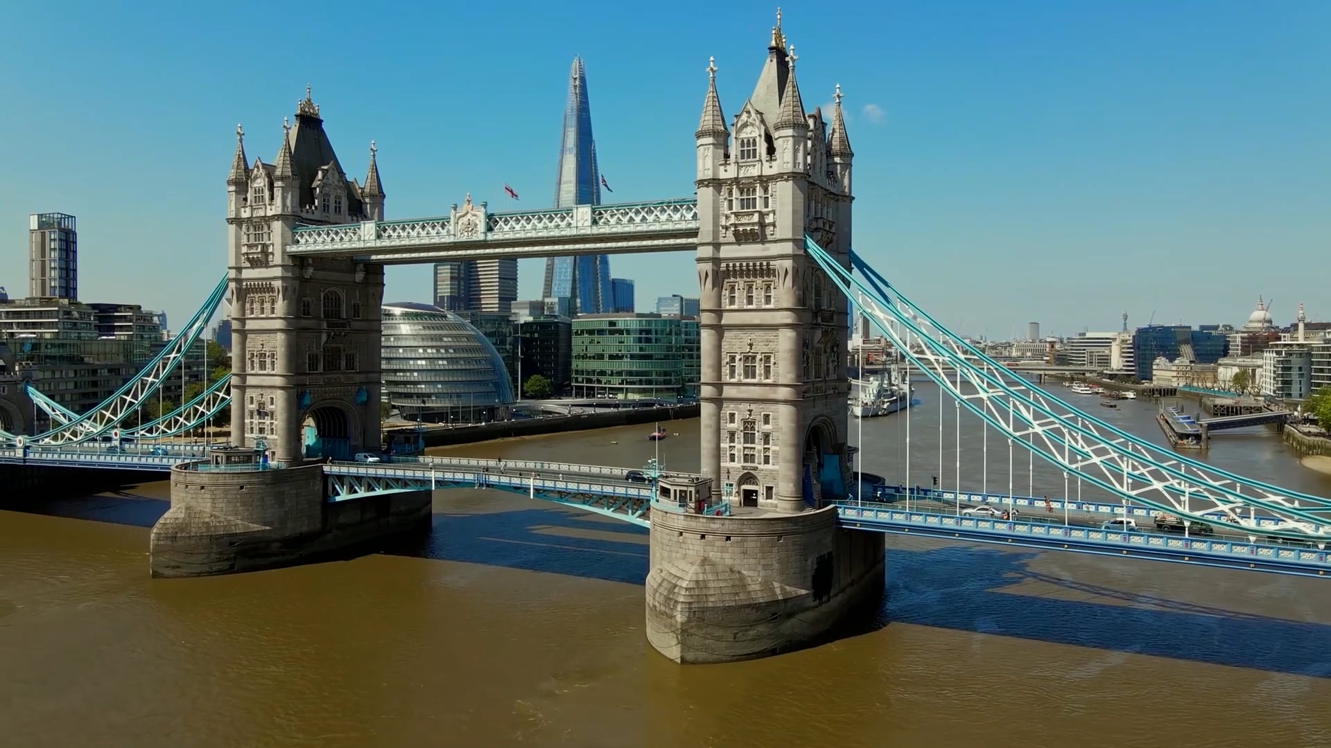 London from above: Stunning drone tour along the River Thames to Tower ...