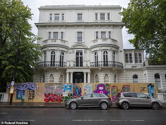 A stunning home in Notting Hill is boarded up today ahead of Notting Hill Carnival this weekend 