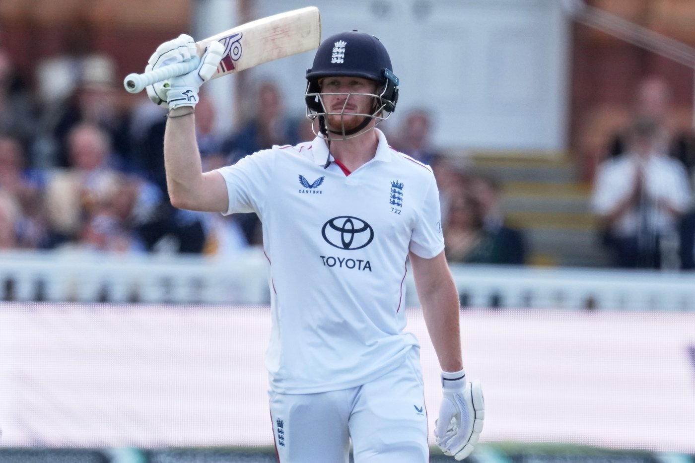 Bad light halts play as England fights to 248-9 against Pakistan at Lord's
