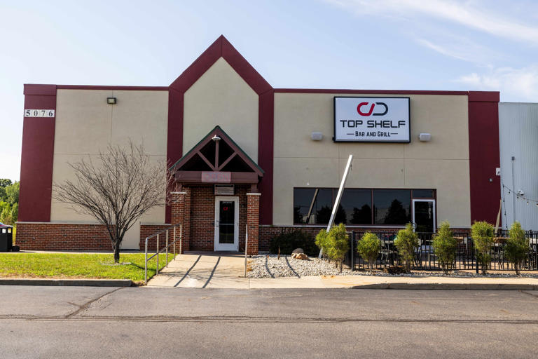 this-restaurant-only-exists-in-michigan-ice-arenas-it-s-kalamazoo