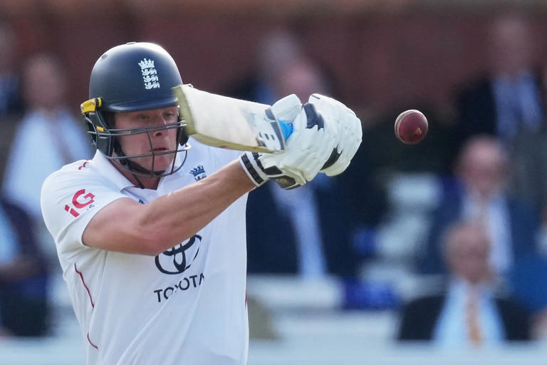 Bad light halts play as England fights to 248-9 against Pakistan at Lord's