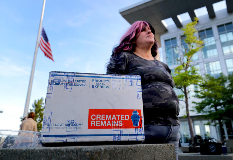 Photos: Scenes from the courthouse as jurors deliberate in Lindsay ...