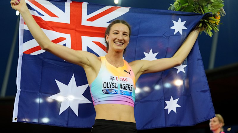 Aussie tastes victory, but headlines snatched by stunning world records