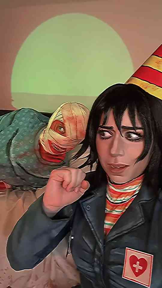curly-and-anya-mouthwashing-cosplay-character-showcase