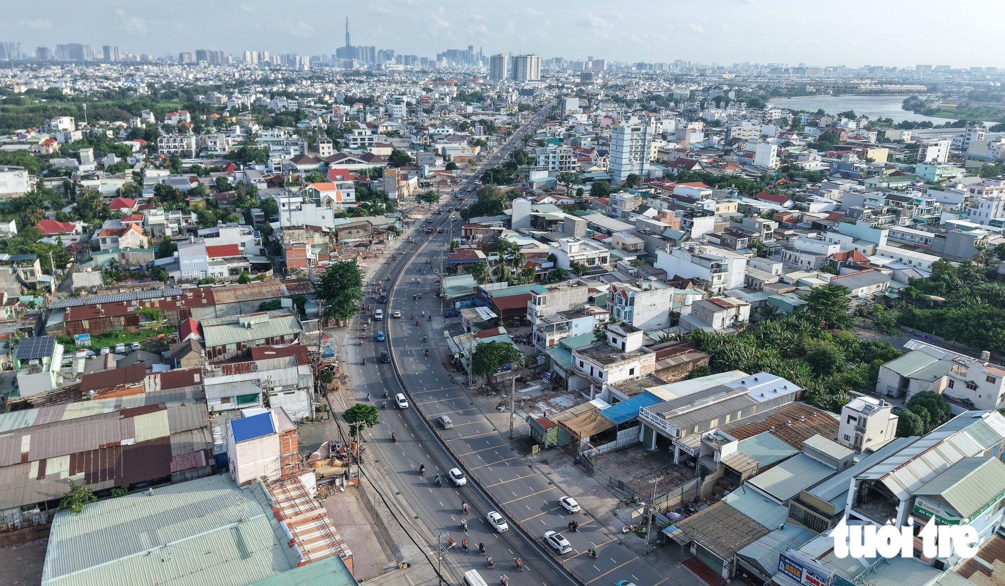 Người dân tất bật dọn nhà, nhường mặt bằng mở rộng quốc lộ 13