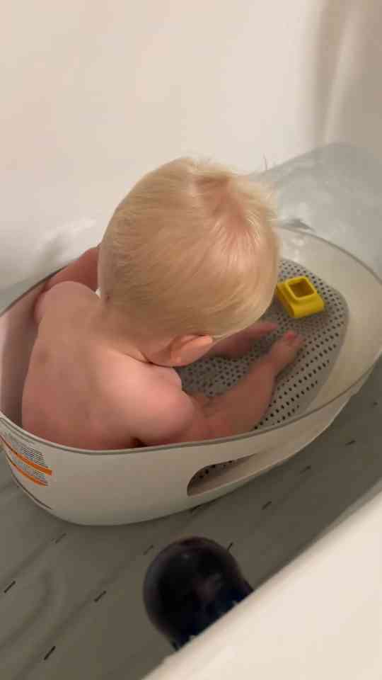 Baby tub too small try this simple mom hack