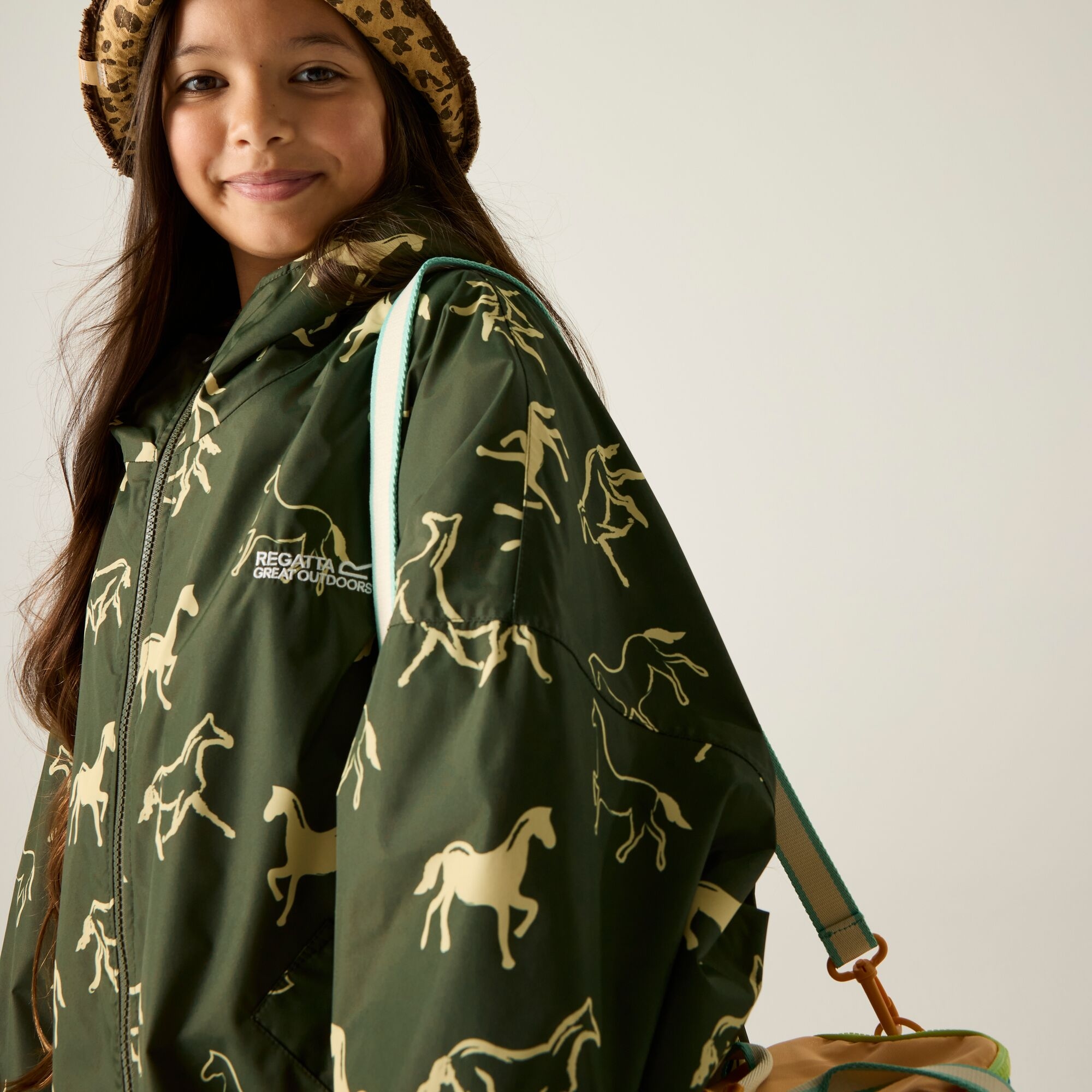 Colourful changing robes for kids slashed to £23.80 in Regatta sale ...