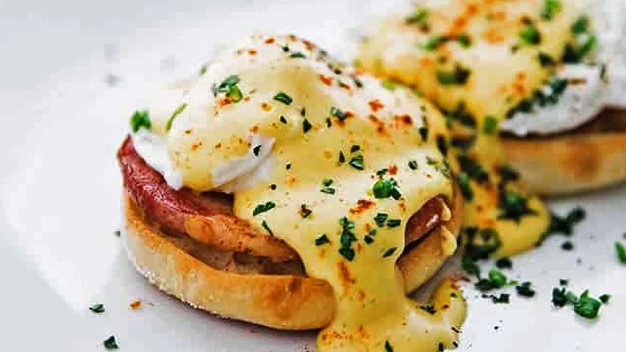 Most people are afraid to make hollandaise... his method is almost ...