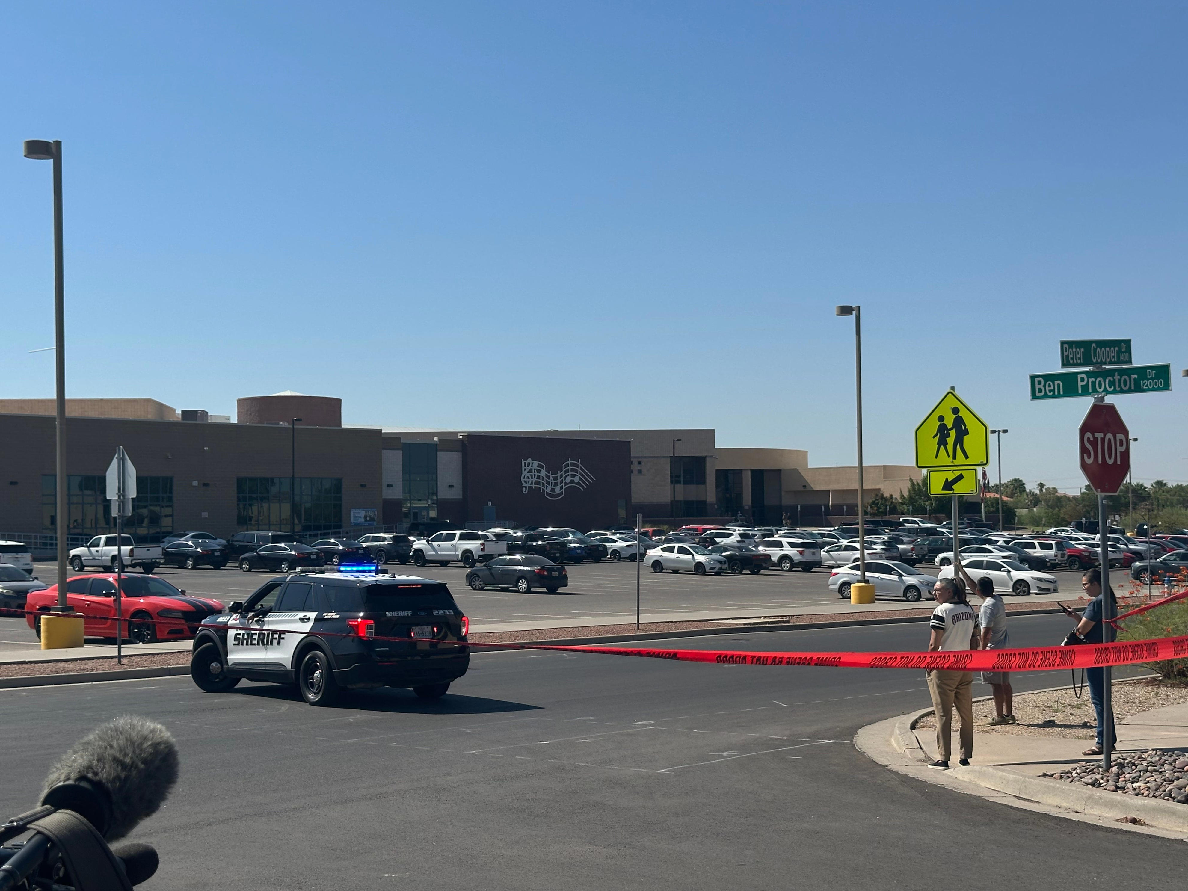 3 students stabbed at Americas High School; suspect in custody