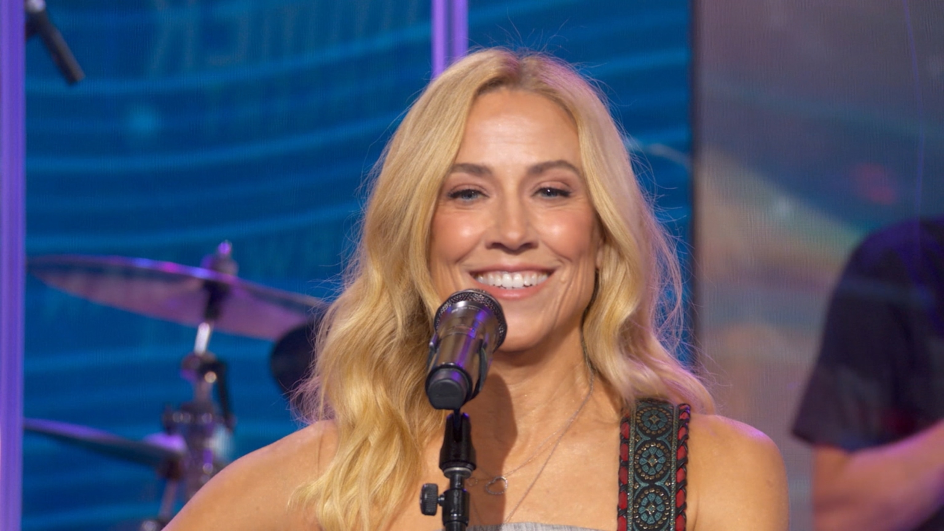 Sheryl Crow performs 'Freedom Bus' live on 'GMA'