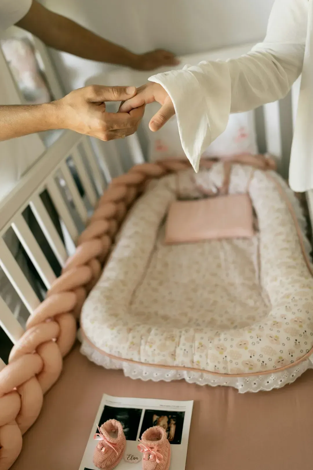 8-things-you-should-never-put-in-a-baby-s-crib-but-many-parents-still-do