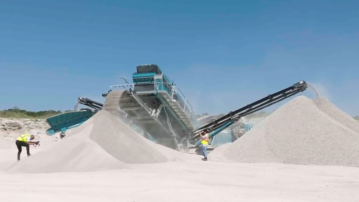 Giant screening machine building massive aggregate stockpiles