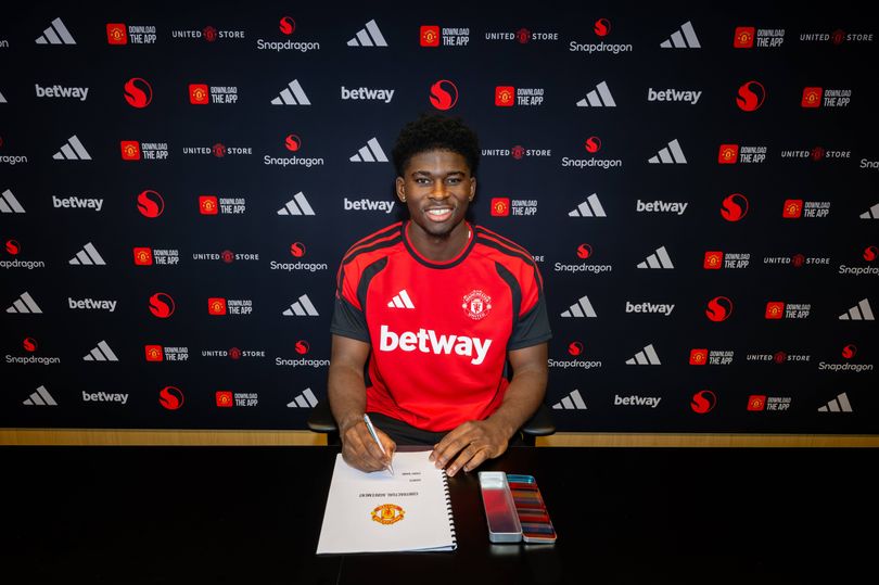 Michael Carrick provides Manchester United injury updates following ...