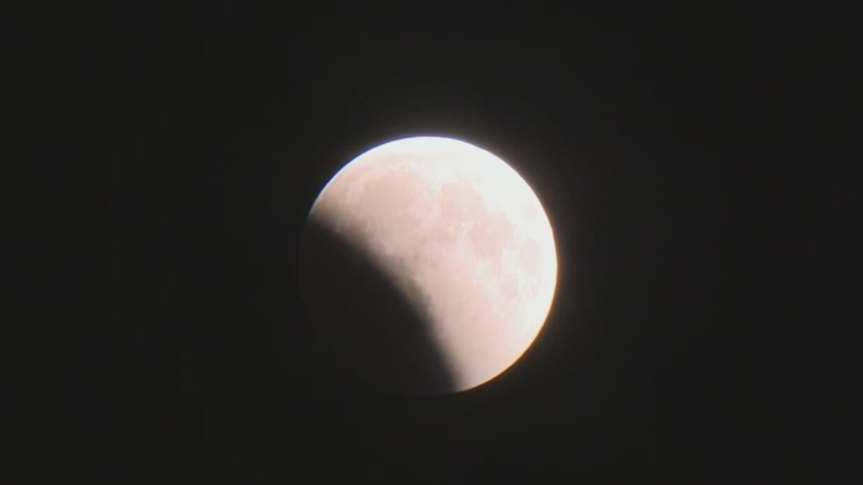 near-total-lunar-eclipse-puts-red-moon-in-sky-above-pittsburgh