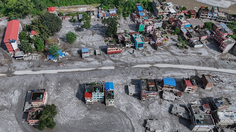 Death toll rises in Nepal as crisis team heads to Kathmandu