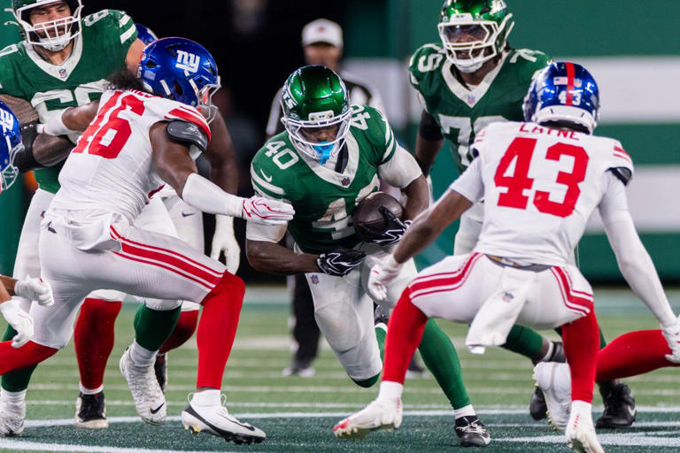 Jets’ Chip Trayanum carted off, taken to hospital with neck injury: 'I ...