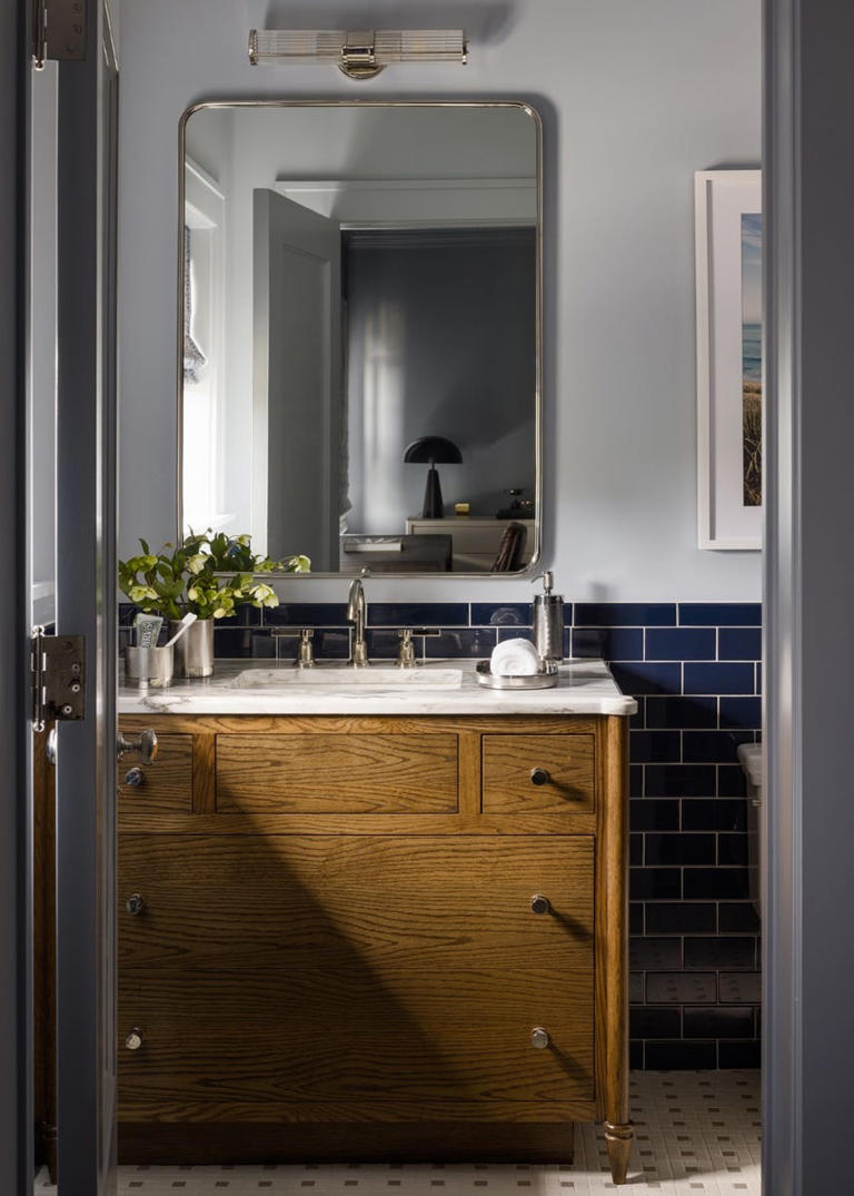 Designers say this controversial ’90s wood trend is taking over homes again