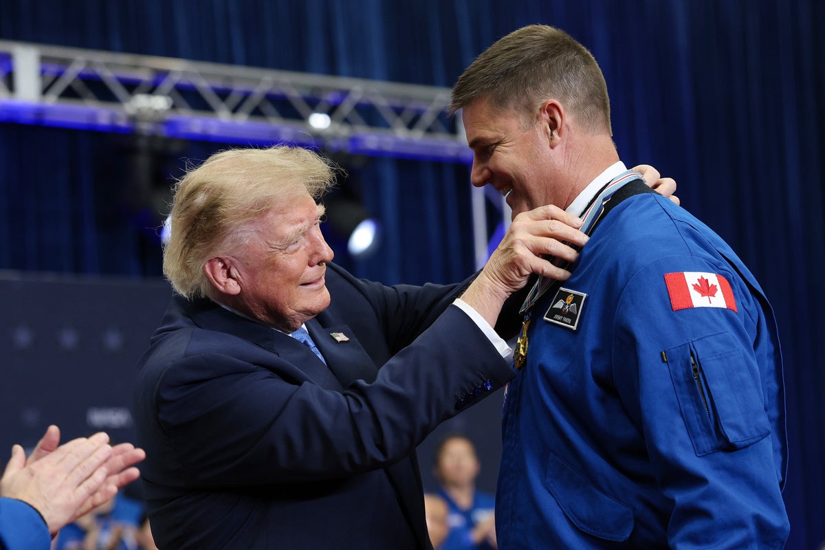 Trump had something to announce before honoring Artemis II astronauts