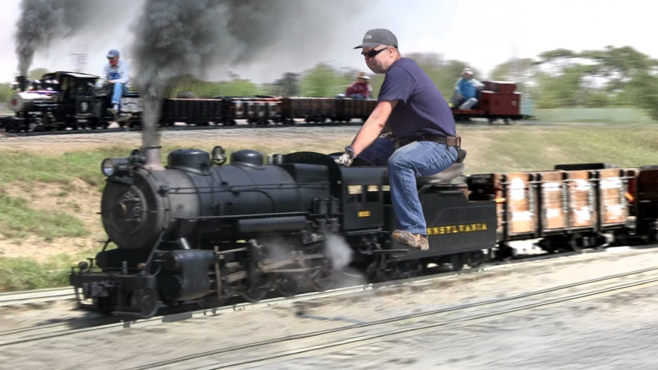 Riding tiny trains on one of America’s longest model railroad tracks