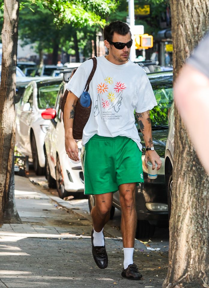 Harry Styles and Zoë Kravitz pack on PDA after celebrating major ...