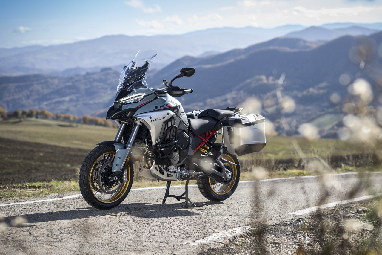 Dan Neil tames a heavyweight adventure bike