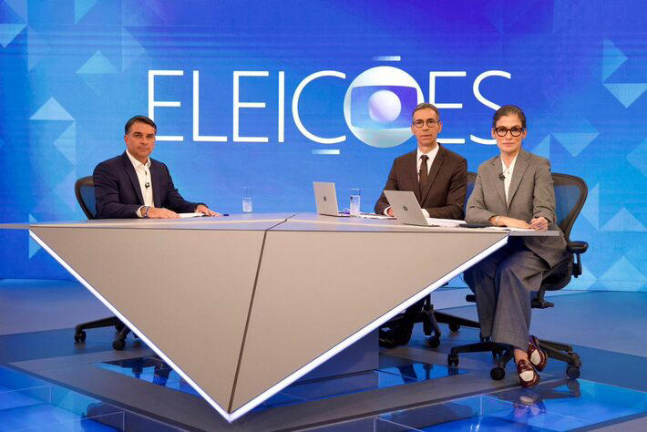 Flávio Bolsonaro com Renata Vasconcellos e César Tralli nos Estúdios Globo. Foto: Manoella Mello/Globo