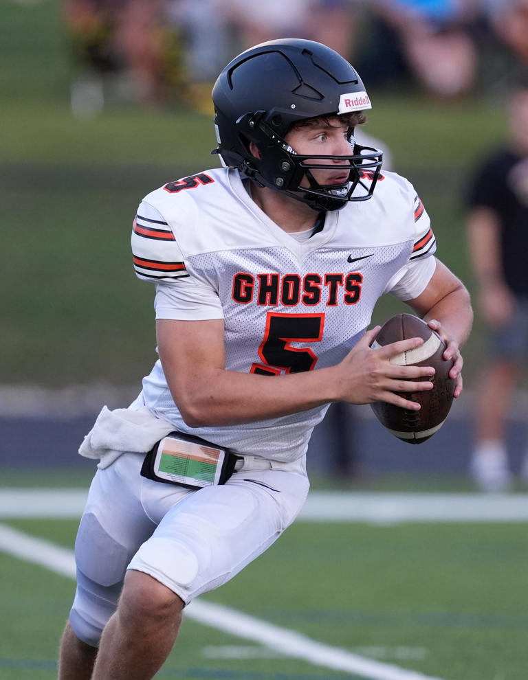 High school football teams begin playoff journey in WIAA playoffs