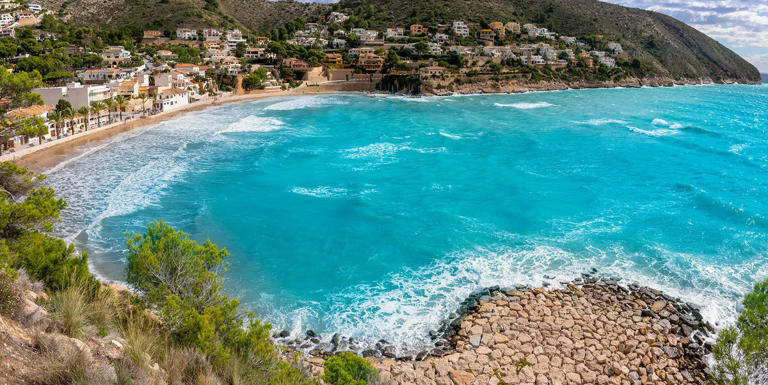 De Xàbia a Moraira y Benissa, buscamos nueve restaurantes con personalidad entre pequeños bares, terrazas, brasas, arroces y alta cocina. Direcciones para descubrir otra Costa Blanca más allá de las estrellas Michelin y las vistas al mar.