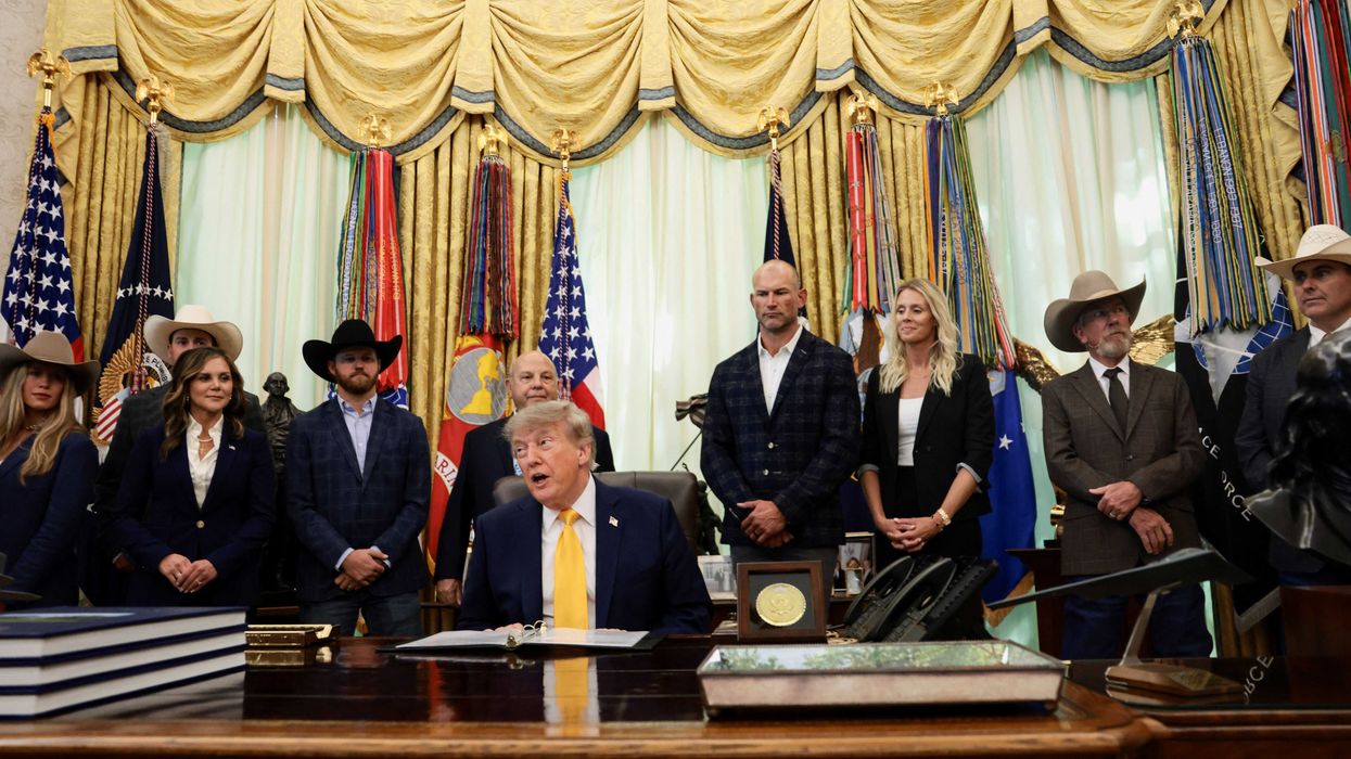 Blundering Trump smacked with swift reminder as Oval Office gaffe ...