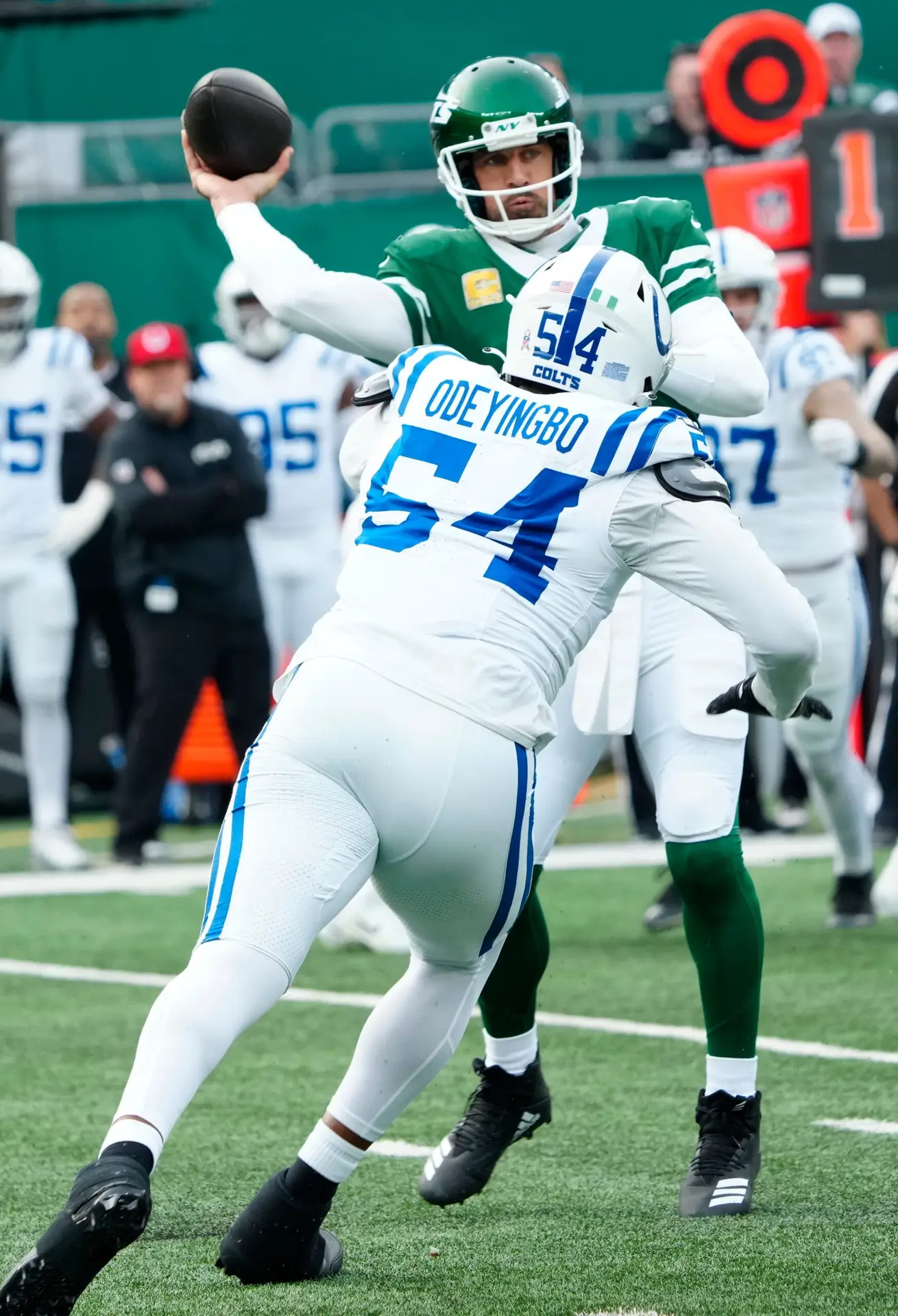 Chicago Bears: Restructure contract of motivated pass rusher for 2026