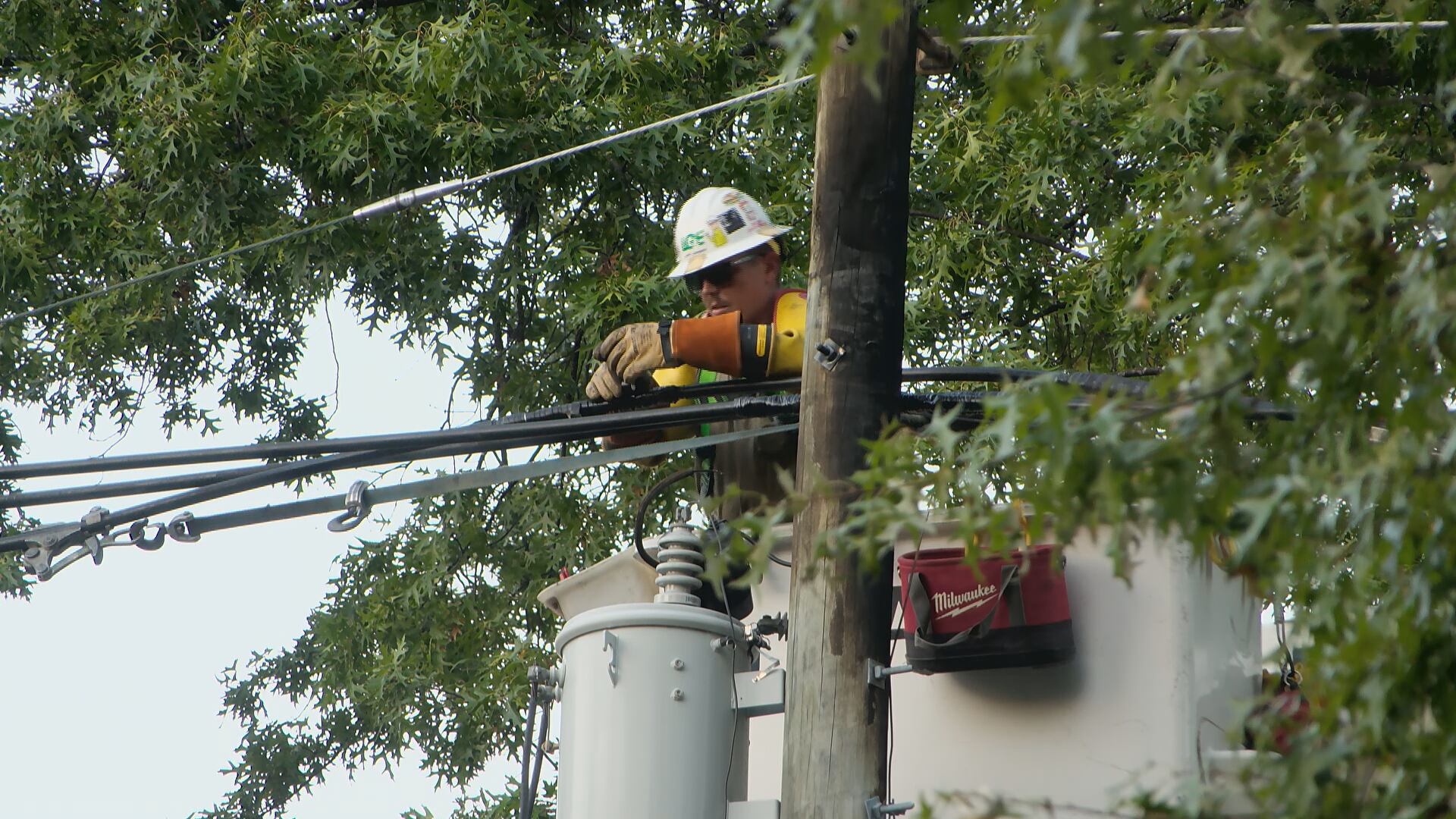 Power restored after several-hour outage in Taylor Berry neighborhood