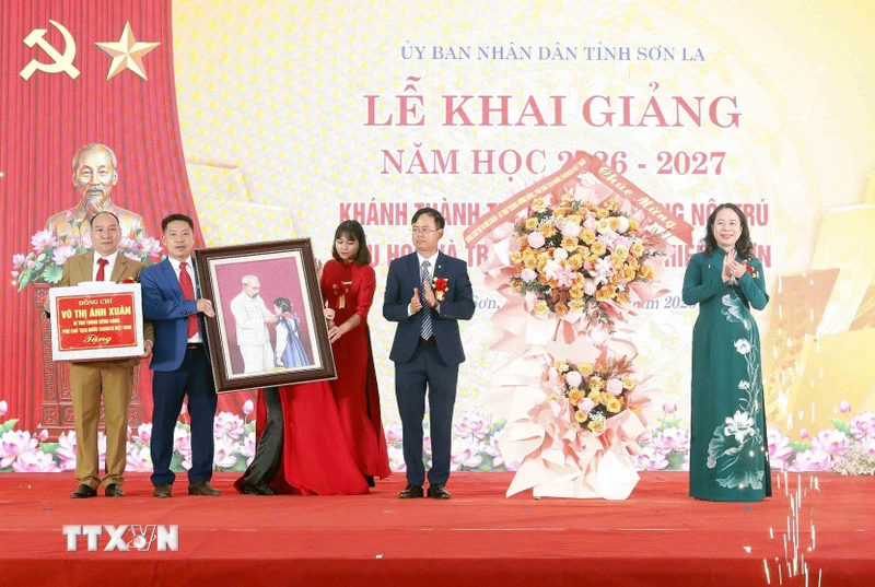 Tưng bừng ngày khai giảng năm học mới 2026-2027 trên cả nước
