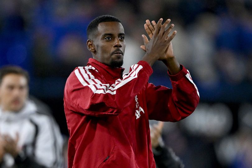IPSWICH, ENGLAND - SEPTEMBER 04: Alexander Isak of Liverpool applauds the fans after the Premier League 2026/27 match between Ipswich Town and Liverpool FC at Portman Road on September 04, 2026 in Ipswich, England. (Photo by Shaun Botterill/Getty Images)