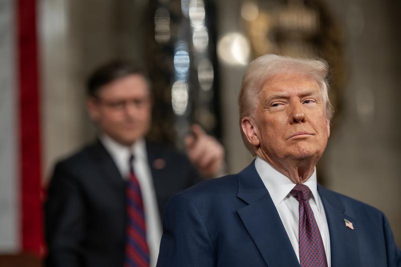 President Trump sold 2 popular artificial intelligence (AI) stocks. Wall Street says investors should buy both.