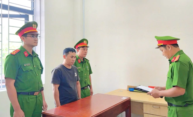 Bắt người dùng dao rọc giấy đâm 'tình địch' bị thương tích