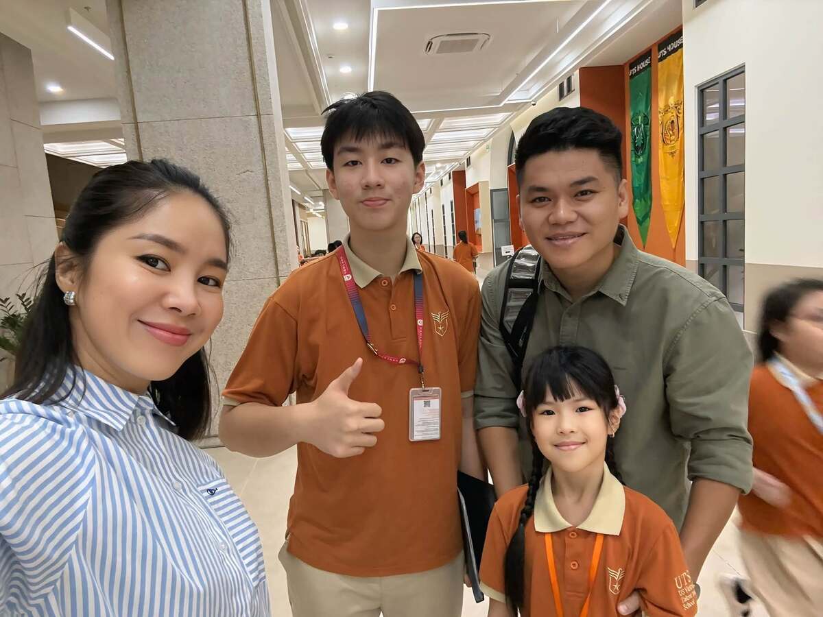 Sao Việt đưa con đi khai giảng năm học mới
