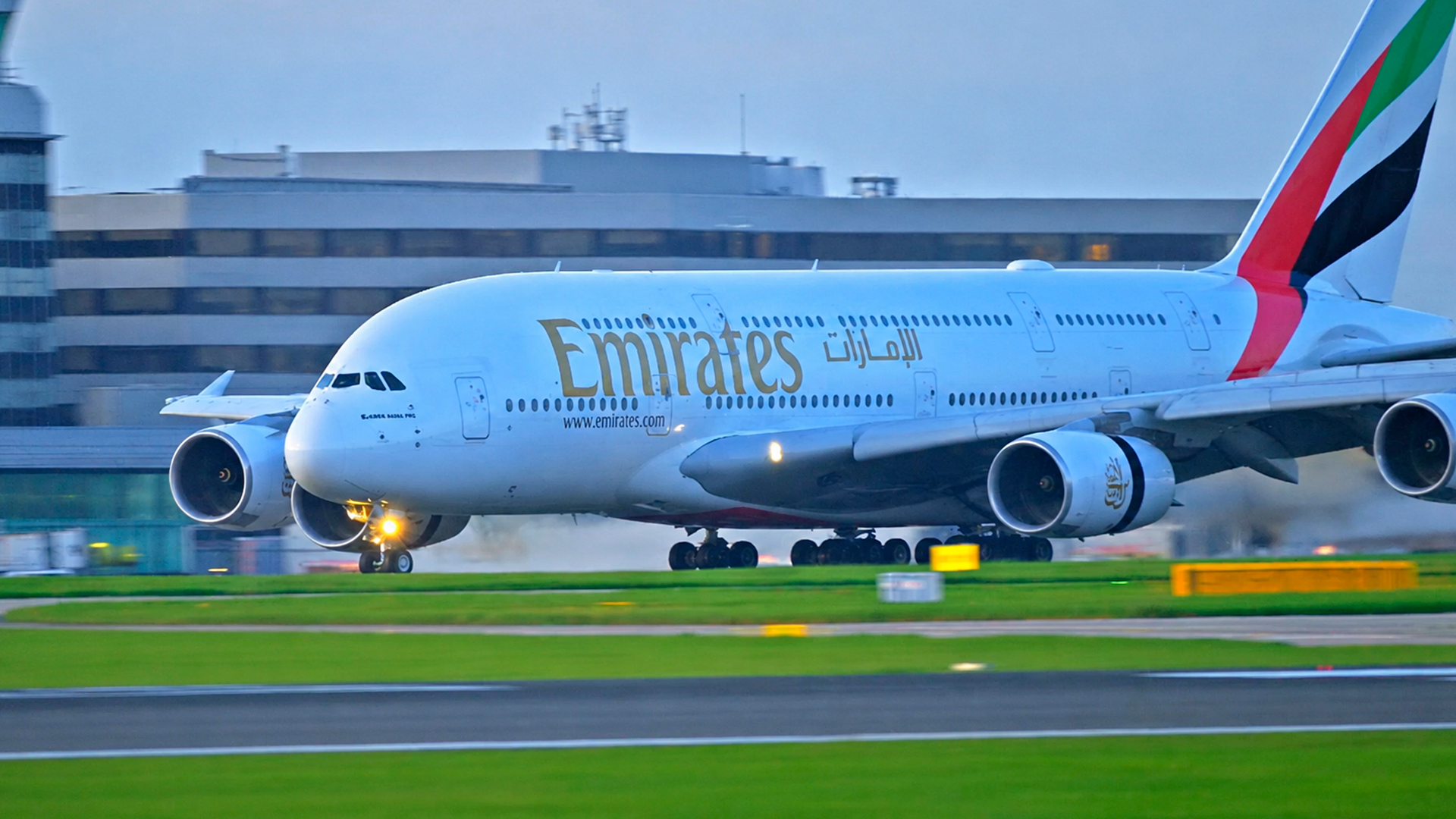 Airbus A380 touchdown caught on camera