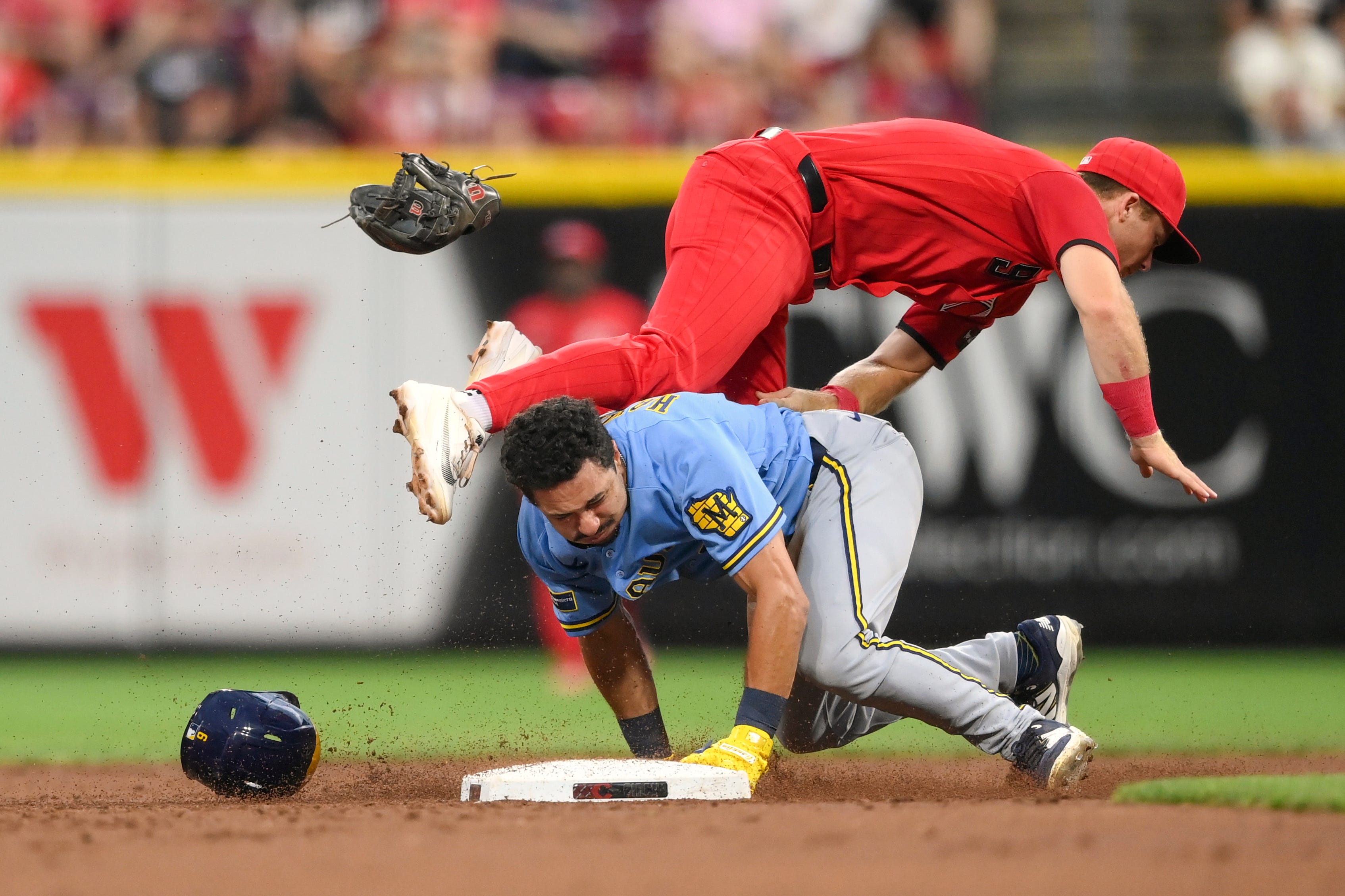 Brewers 2, Reds 2: Lead immediately lost after two-hour delay