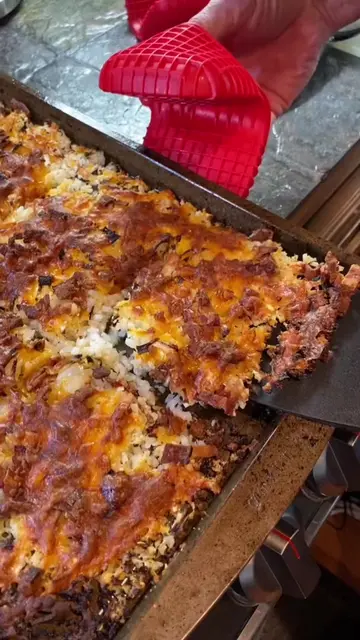 Crispy low carb cauliflower hash browns with bacon and cheese