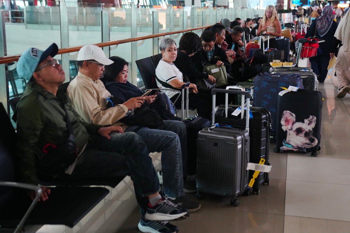Indonesia cancels flights at Jakarta airport as Anak Krakatau volcano ...