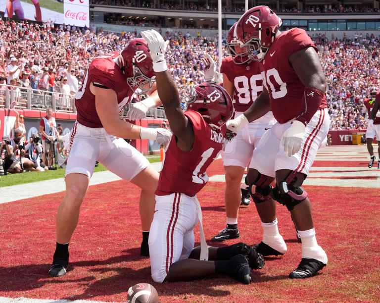 Alabama freshman EJ Crowell exits Florida State game for injury tent