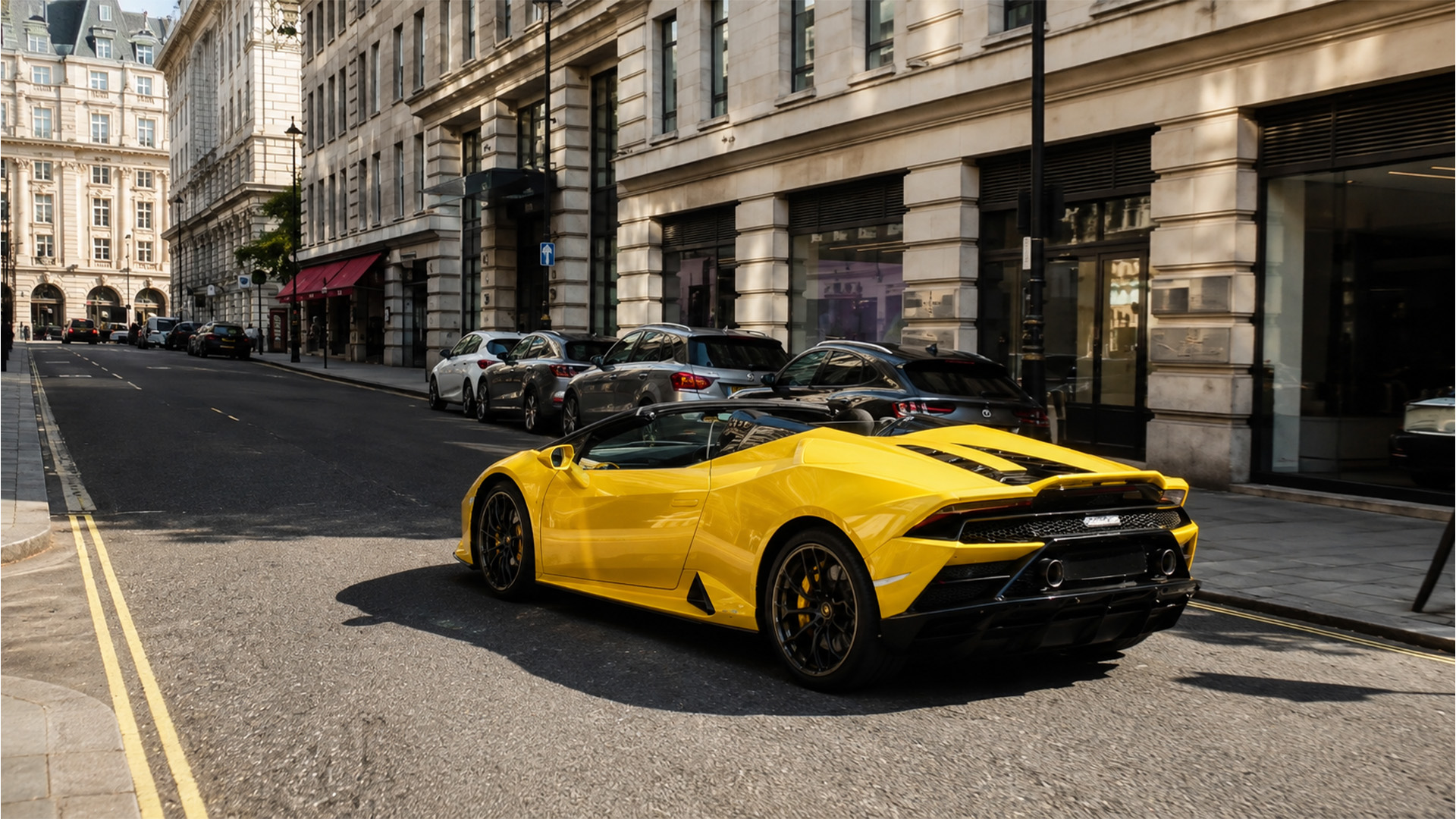 $275,000 Lamborghini goes city mode