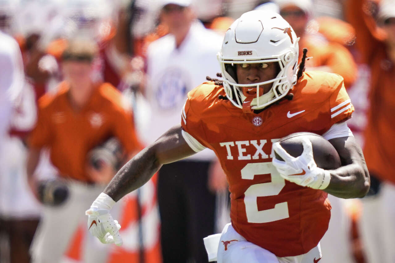 Photos: Texas football dominates Texas State to open 2026 season