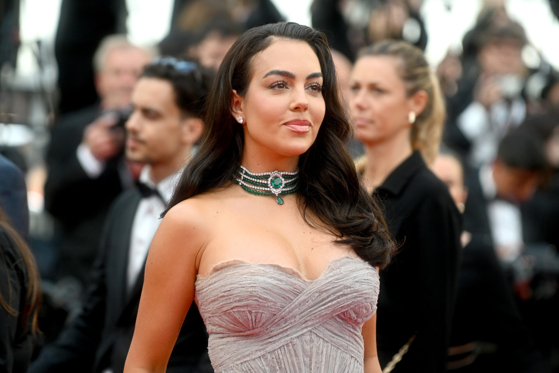 georgina-rodr-guez-r-pond-sans-d-tours-aux-critiques-concernant-son
