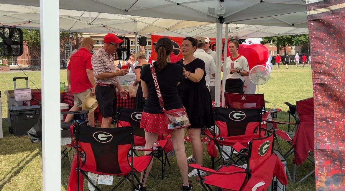 Georgia fans beat the heat ahead of Bulldogs' season opener in Athens
