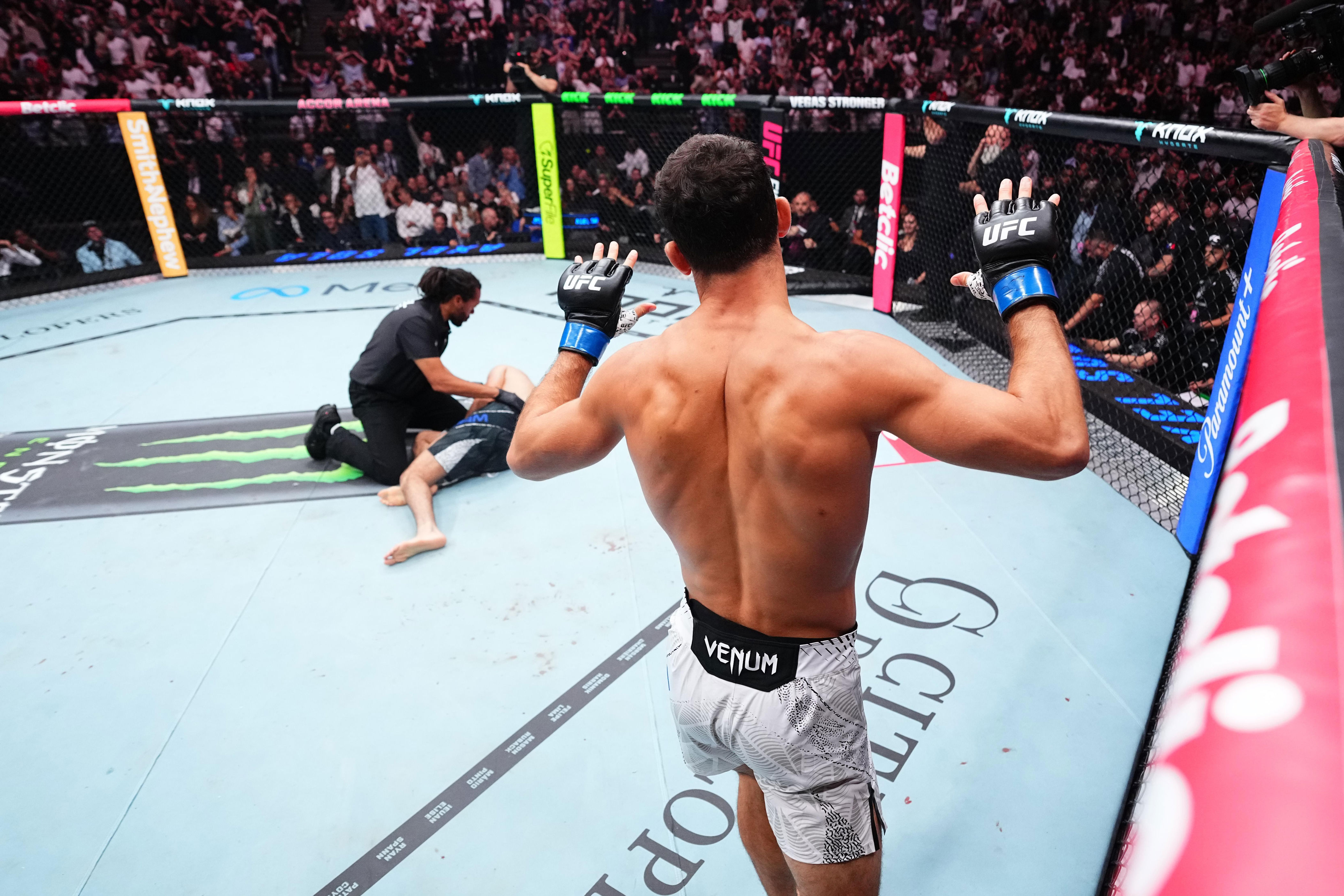Highlights! Axel Sola stuns fellow Frenchman Fares Ziam with scary knockout punch | UFC Paris