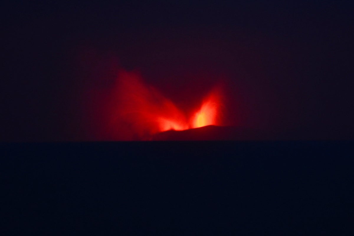 Indonesia’s Anak Krakatau eruption sends ash cloud 15km into sky