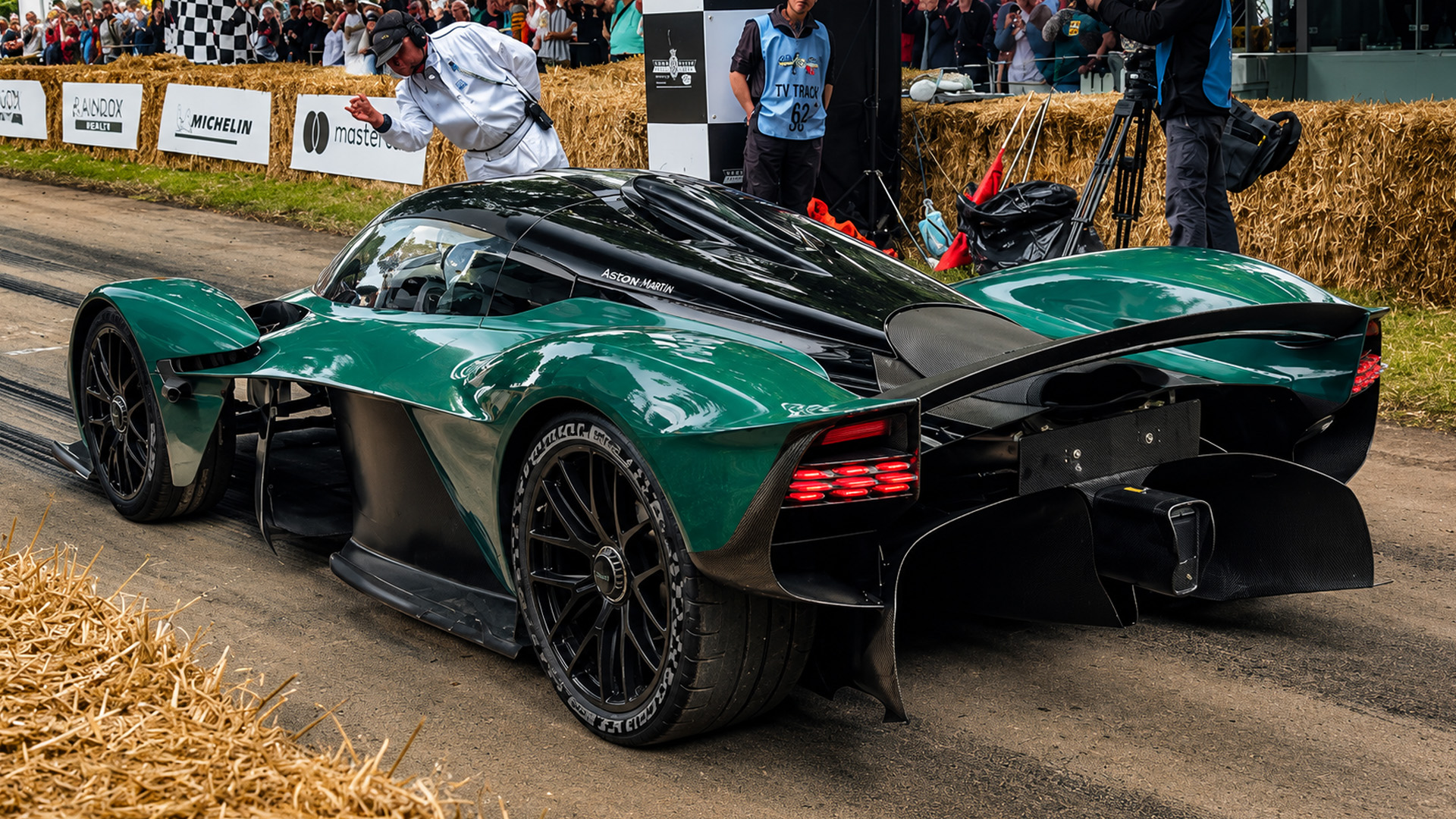 Aston Martin Valkyrie reveals extreme aerodynamic engineering
